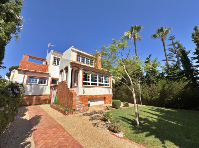 Four Bed Villa Villamartin