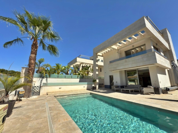 Five Bedroom Villa Villamartin