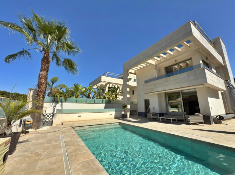 Five Bedroom Villa Villamartin