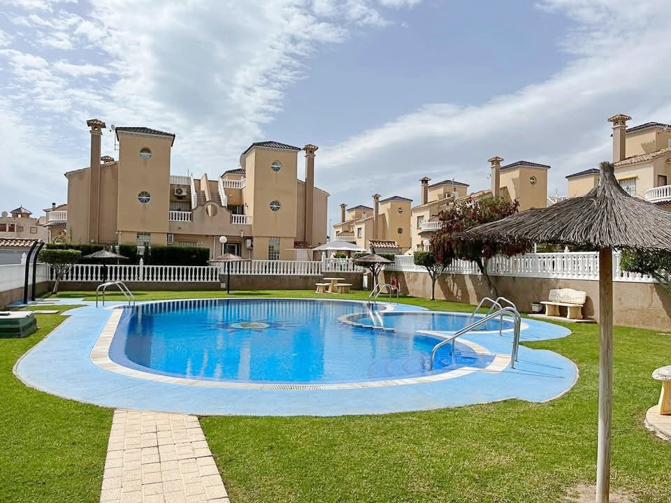 2 Bedrooms Apartment in Lomas De Cabo Roig